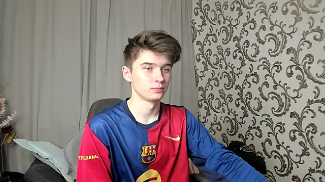 Snapshot of SherlockMax chatting on 10-12-25, 07:13 SherlockMax online show from 10-12-25, 07:13