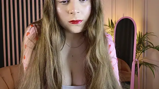 Queen Michelle  online show from 12-19-25, 10:28