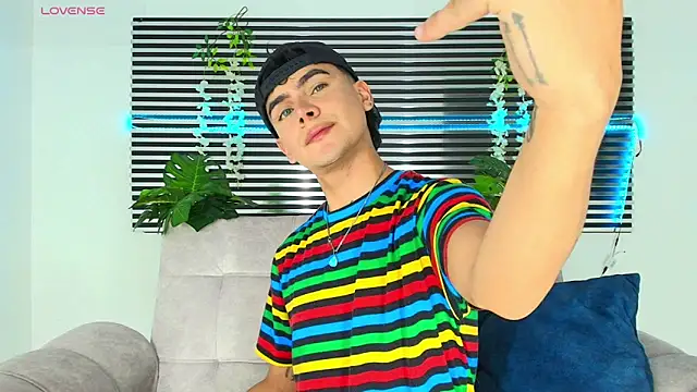 CamiiGuzmanX online show from 12-20-25, 08:49