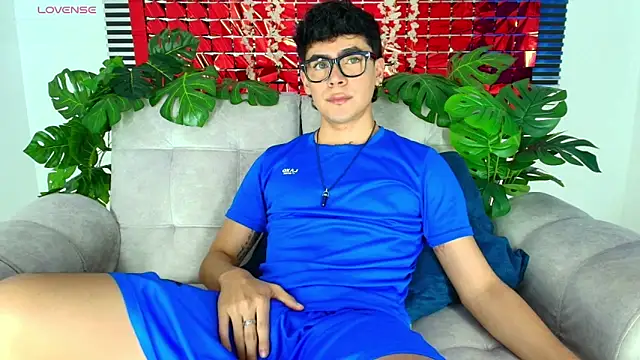 CamiiGuzmanX online show from 02-27-26, 08:42