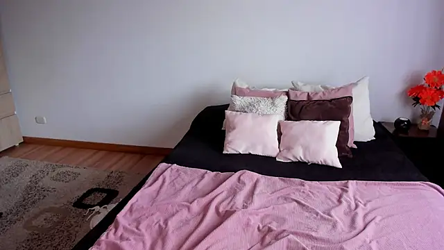 Snapshot of Kata_Soler_ chatting on 01-12-26, 05:07 Kata Soler online show from 01-12-26, 05:07