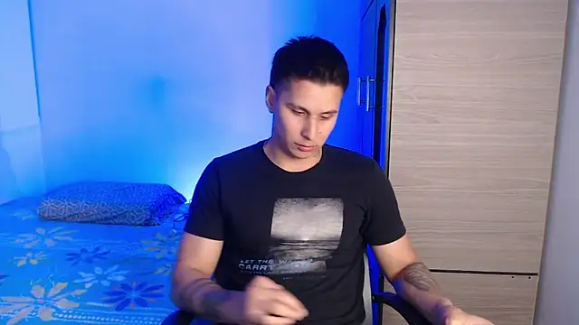 Snapshot of valentinosex1 chatting on 10-25-25, 01:24 valentinosex1 online show from 10-25-25, 01:24