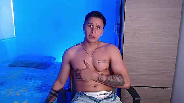 Snapshot of valentinosex1 chatting on 11-11-25, 08:31 valentinosex1 online show from 11-11-25, 08:31