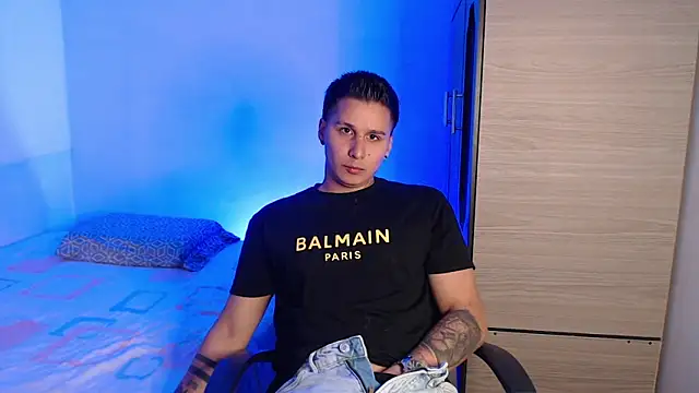 Snapshot of valentinosex1 chatting on 12-20-25, 08:05 valentinosex1 online show from 12-20-25, 08:05