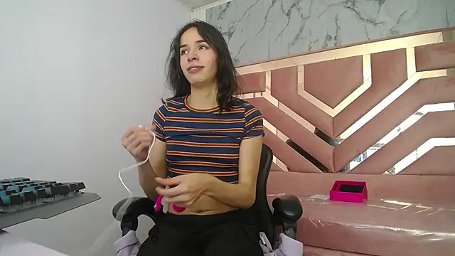 Mia swift ch online show from 10-25-25, 03:25