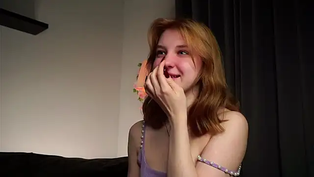 Snapshot of EasterBonney chatting on 09-24-25, 11:24 EasterBonney online show from 09-24-25, 11:24