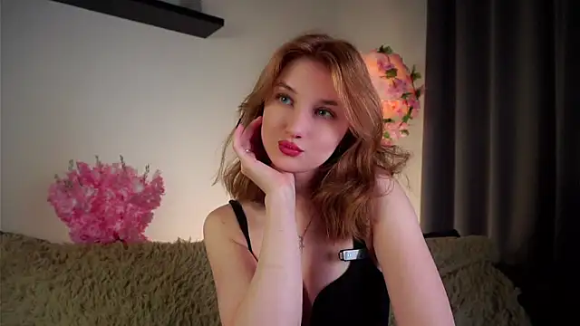 Snapshot of EasterBonney chatting on 10-03-25, 10:45 EasterBonney online show from 10-03-25, 10:45