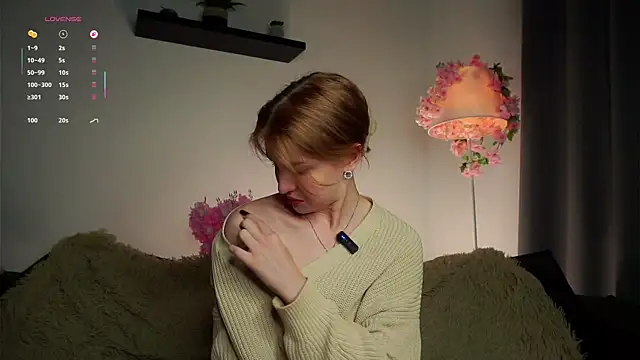 Snapshot of EasterBonney chatting on 10-15-25, 11:32 EasterBonney online show from 10-15-25, 11:32