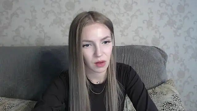 Snapshot of HitGyrl chatting on 04-30-26, 11:42 HitGyrl online show from 04-30-26, 11:42
