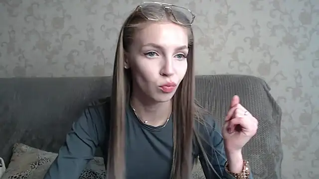Snapshot of HitGyrl chatting on 05-12-26, 08:11 HitGyrl online show from 05-12-26, 08:11