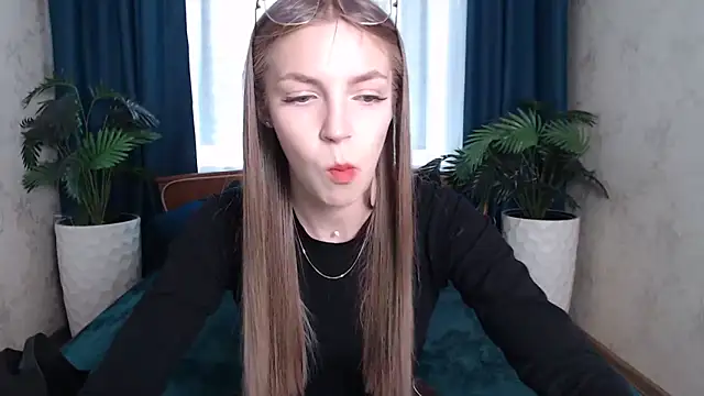 Snapshot of HitGyrl chatting on 05-18-26, 08:09 HitGyrl online show from 05-18-26, 08:09