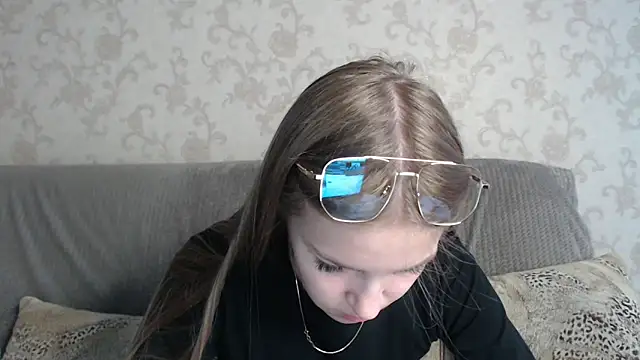Snapshot of HitGyrl chatting on 05-19-26, 01:56 HitGyrl online show from 05-19-26, 01:56