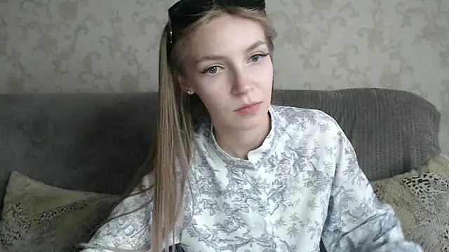 Snapshot of HitGyrl chatting on 06-03-26, 02:33 HitGyrl online show from 06-03-26, 02:33