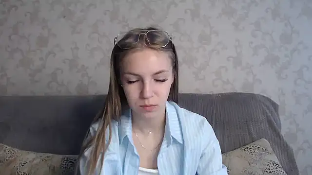 HitGyrl online show from 06-13-26, 01:03