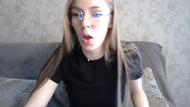 HitGyrl online show from 06-14-26, 01:14