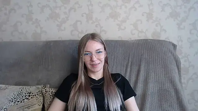 HitGyrl online show from 06-14-26, 02:24