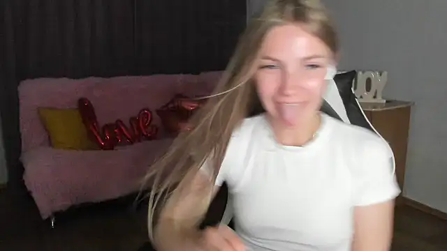 HitGyrl online show from 07-03-26, 04:13