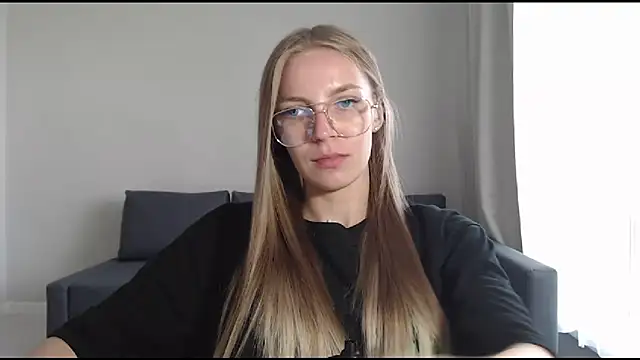 HitGyrl online show from 07-08-26, 07:13