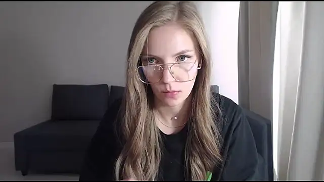 HitGyrl online show from 07-15-26, 07:13
