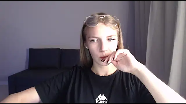 HitGyrl online show from 08-02-26, 04:38