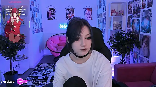 LiliLuna online show from 10-19-25, 04:07