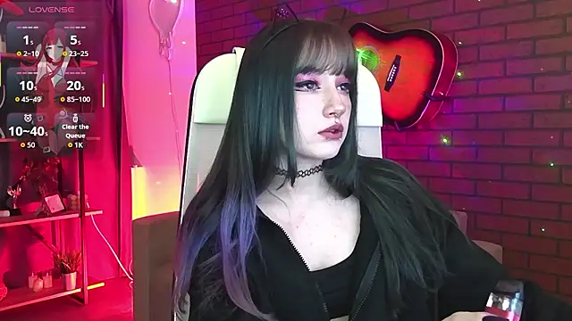 Snapshot of LiliLuna chatting on 02-19-26, 04:14 LiliLuna online show from 02-19-26, 04:14