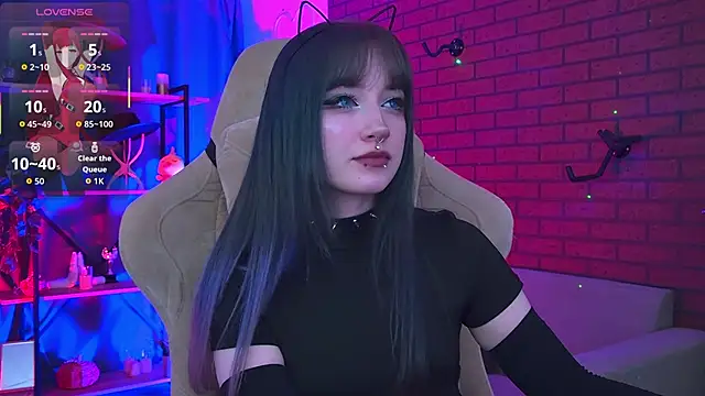 Snapshot of LiliLuna chatting on 02-21-26, 04:30 LiliLuna online show from 02-21-26, 04:30