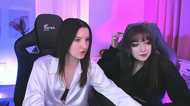 Snapshot of LiliLuna chatting on 02-27-26, 12:27 LiliLuna online show from 02-27-26, 12:27