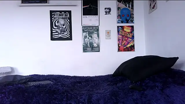 plutonbluemooon333 online show from 02-25-26, 07:45