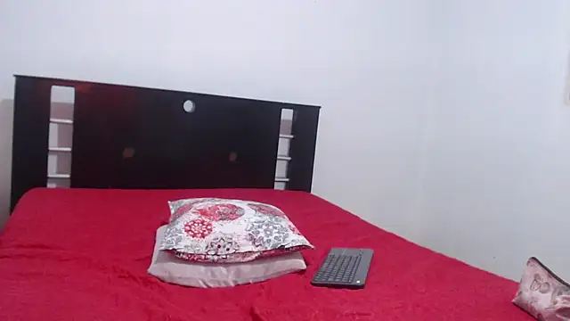 nathaly jones  online show from 10-20-25, 12:27