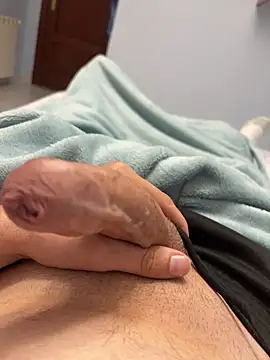 Snapshot of elcalabacin chatting on 10-15-25, 03:23 elcalabacin online show from 10-15-25, 03:23