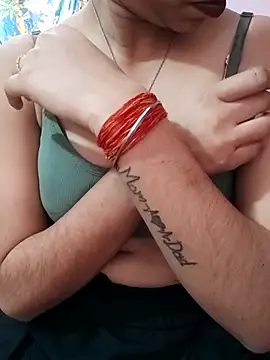 Snapshot of NAIRA5677 chatting on 12-19-25, 03:57 NAIRA5677 online show from 12-19-25, 03:57