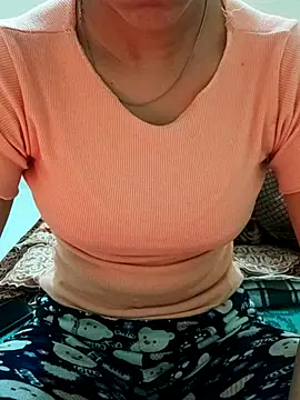 Snapshot of NAIRA5677 chatting on 02-14-26, 01:46 NAIRA5677 online show from 02-14-26, 01:46