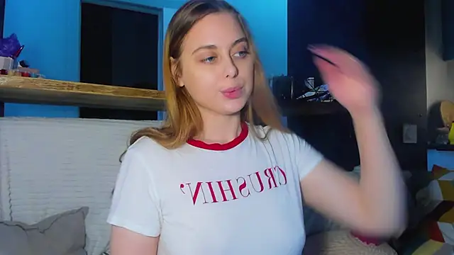 Snapshot of Alice_Wander chatting on 11-10-25, 11:09 Alice Wander online show from 11-10-25, 11:09