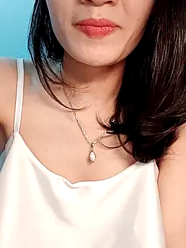 Snapshot of Hinna_x chatting on 04-26-26, 01:47 Hinna x online show from 04-26-26, 01:47