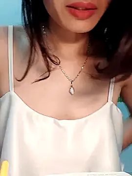 Snapshot of Hinna_x chatting on 05-05-26, 10:18 Hinna x online show from 05-05-26, 10:18
