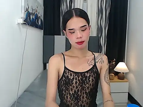 Colette Thompson online show from 04-23-26, 03:25