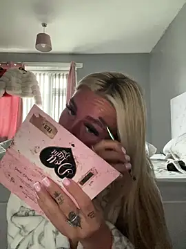 Snapshot of EllieMaeBaby chatting on 02-07-26, 11:47 EllieMaeBaby online show from 02-07-26, 11:47