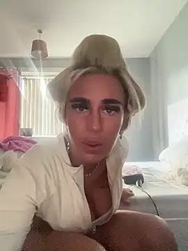 Snapshot of EllieMaeBaby chatting on 02-08-26, 02:31 EllieMaeBaby online show from 02-08-26, 02:31