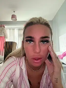 Snapshot of EllieMaeBaby chatting on 02-12-26, 11:05 EllieMaeBaby online show from 02-12-26, 11:05