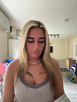 Snapshot of EllieMaeBaby chatting on 02-27-26, 01:55 EllieMaeBaby online show from 02-27-26, 01:55