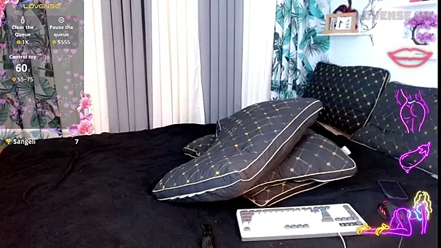 Snapshot of extremeLian chatting on 09-19-25, 01:18 extremeLian online show from 09-19-25, 01:18