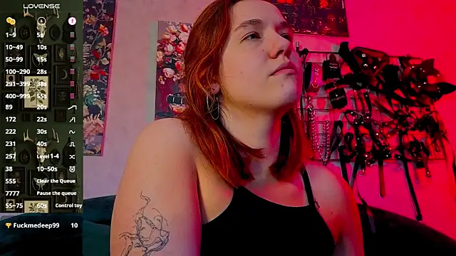 Snapshot of the_high_priestess chatting on 05-11-26, 05:24 the high priestess online show from 05-11-26, 05:24