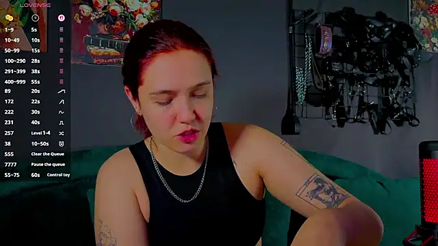 Snapshot of the_high_priestess chatting on 06-08-26, 03:18 the high priestess online show from 06-08-26, 03:18