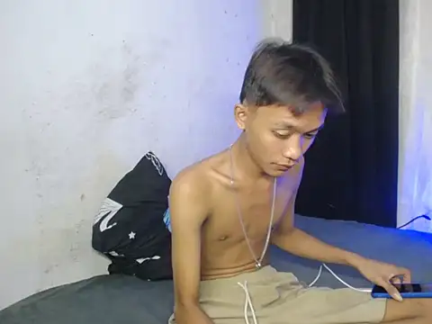 Snapshot of Innocentfucker chatting on 02-15-26, 10:58 Innocentfucker online show from 02-15-26, 10:58