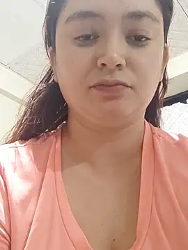 Snapshot of Anaa_Rose chatting on 06-12-26, 01:15 Anaa Rose online show from 06-12-26, 01:15