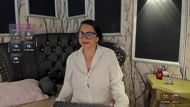 Snapshot of adelinemoretti chatting on 11-19-25, 05:24 adelinemoretti online show from 11-19-25, 05:24