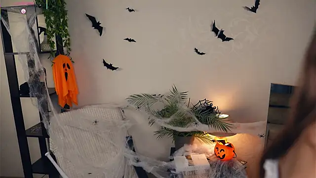 OdellaGillingham online show from 11-04-25, 07:13