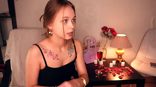 OdellaGillingham online show from 11-29-25, 06:11