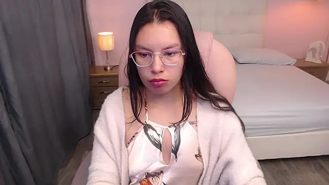 Snapshot of Cherry_summer chatting on 10-21-25, 11:33 Cherry summer online show from 10-21-25, 11:33